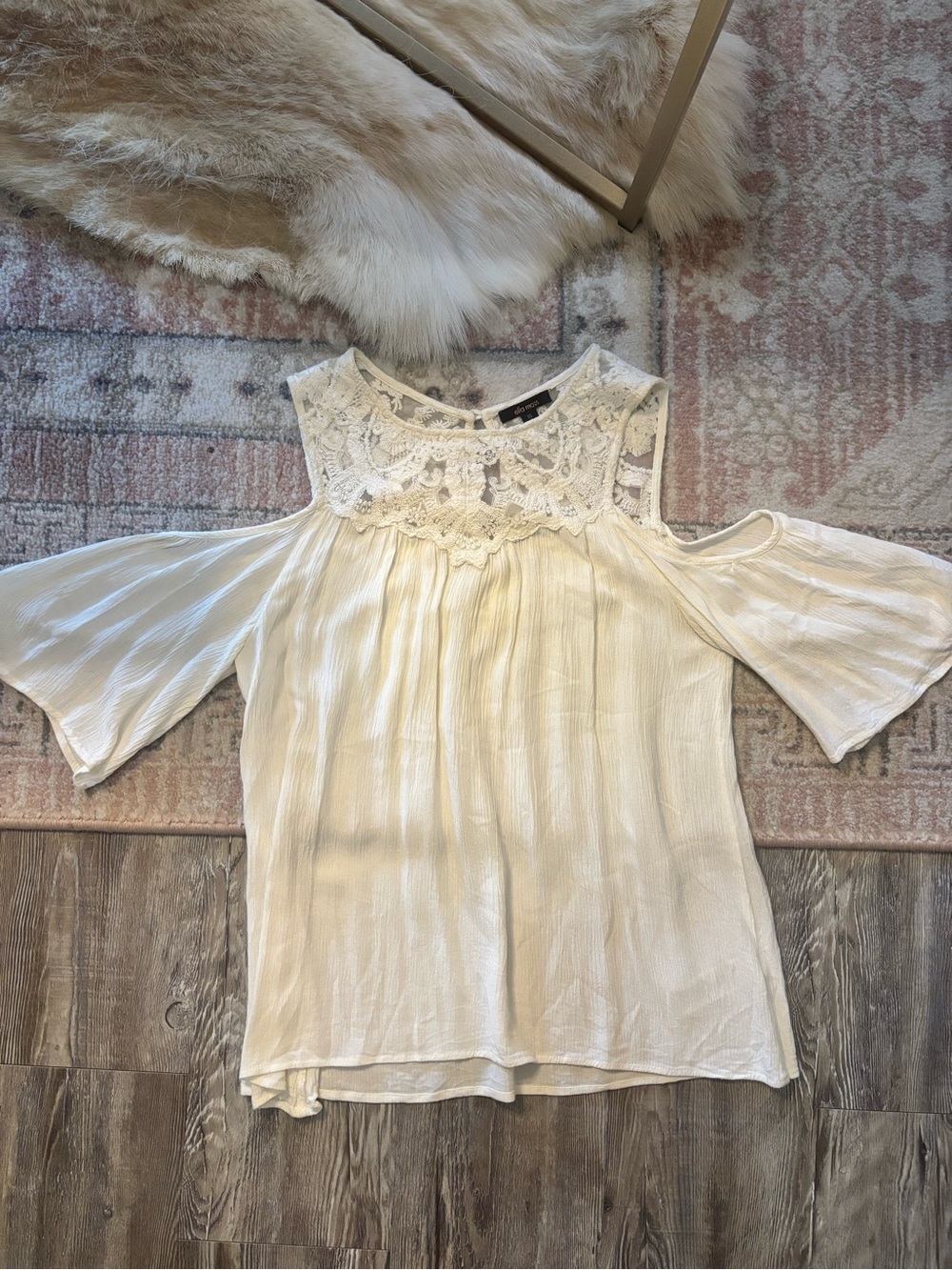Ella Moss Cream Cold-Shoulder Lace Yoke Blouse